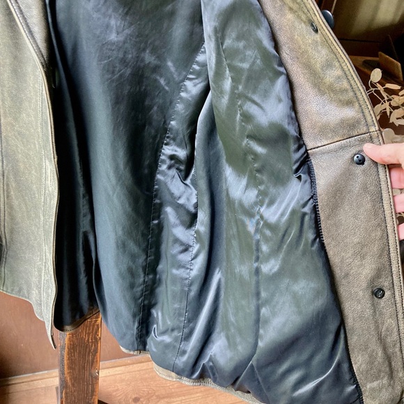 Distressed Leather jacket like new women’s - Picture 4 of 15